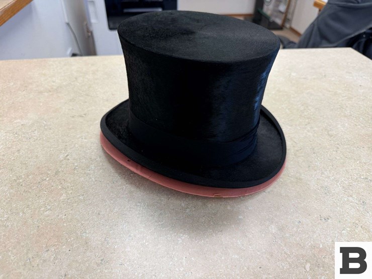 gustav-sellckau-top-hat-image-10