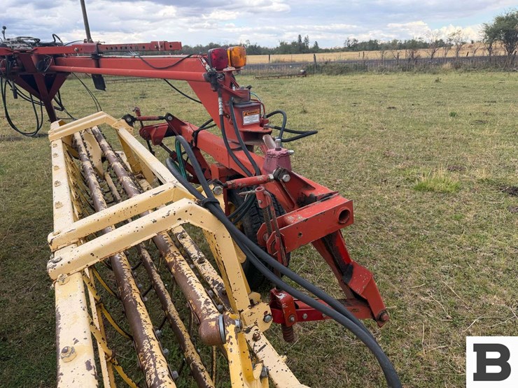 new-holland-216-image-21