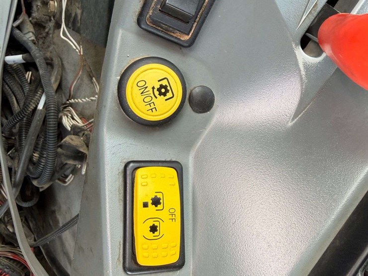 2005-challenger-mt565b-image-83