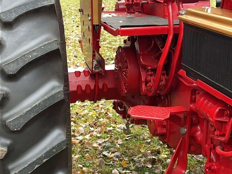 1970-1026-farmall-hydro-row-crop-golden-demonstrator-image-76