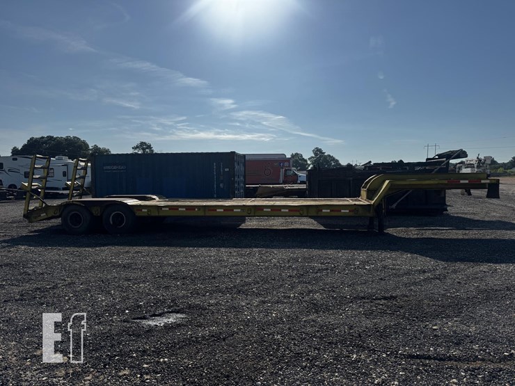clark-trailer-lowboy-30'-image-2
