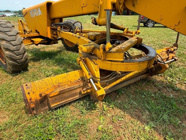 deere-570a-image-8
