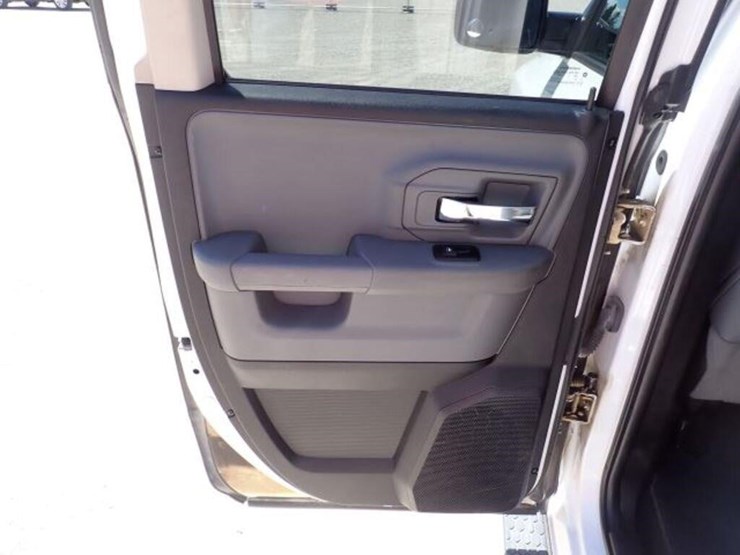 2016-dodge-1500-image-24