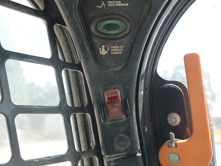 2017-bobcat-t740-image-28