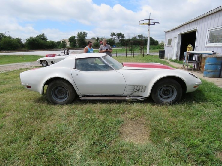 1979-chevrolet-corvette-road-track-car-image-4