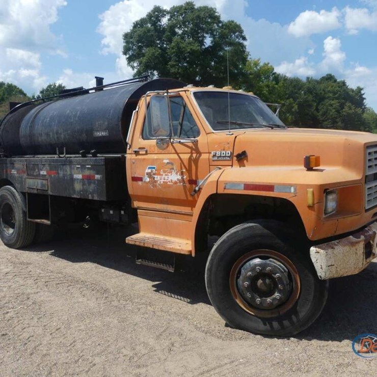 1988 FORD F800