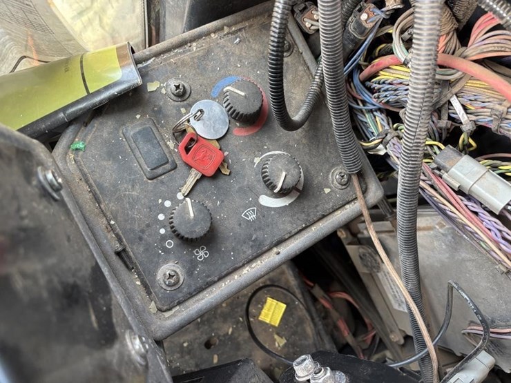 2009-deere-772g-image-56