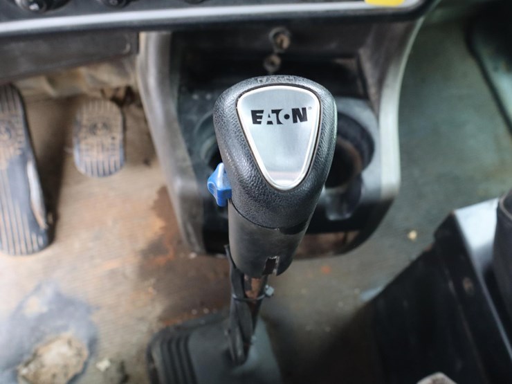 2011-kenworth-t800-image-35