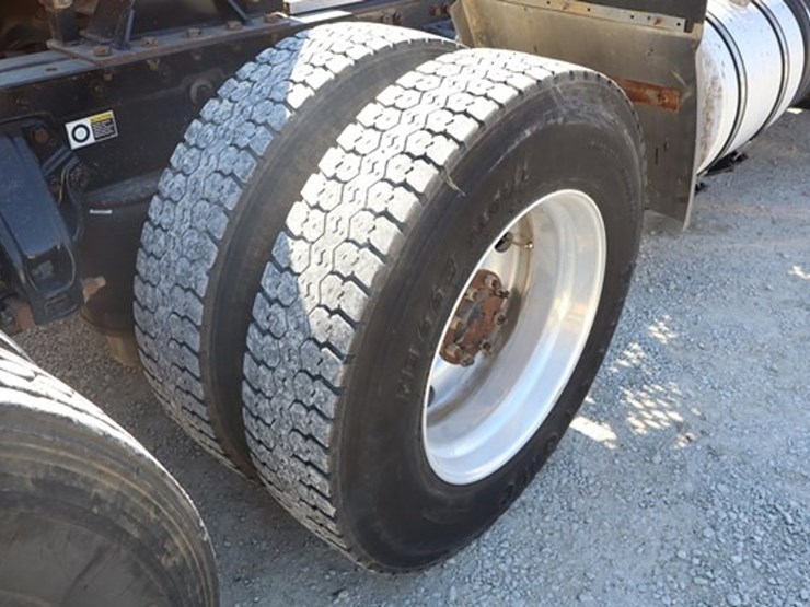 2015-kenworth-t880-image-14