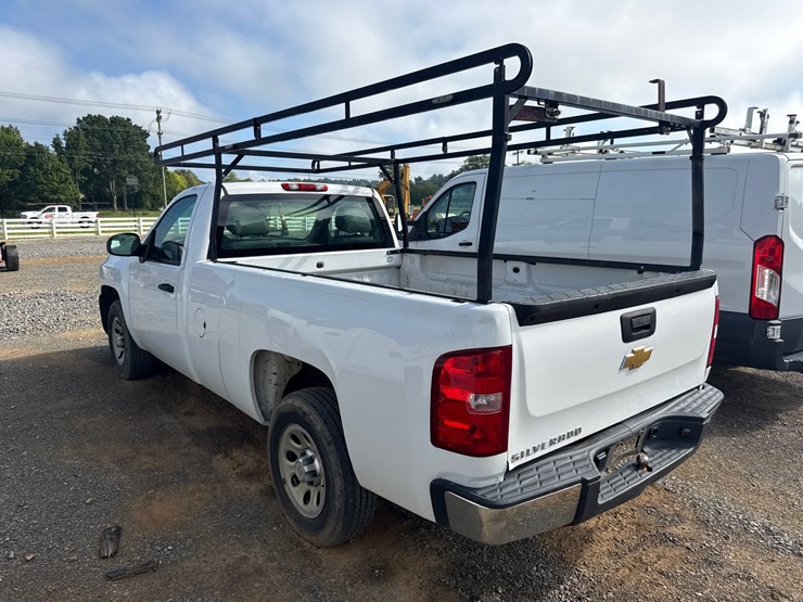 #1004-•-2013-chevrolet-silverado-pickup-truck-image-6