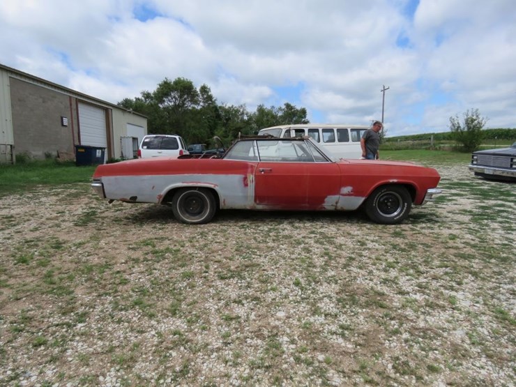 1965-chevrolet-impala-convertible-image-4