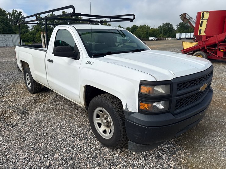 #1002-•-2015-chevrolet-silverado-pickup-truck-image-3