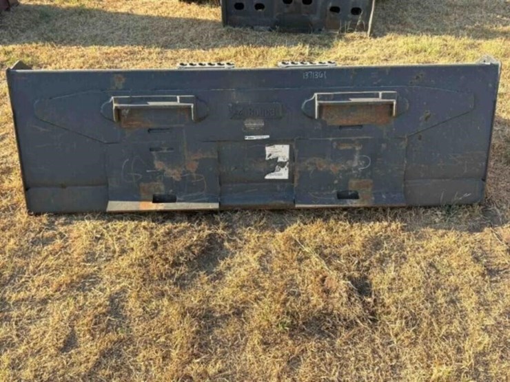 bobcat-skid-steer-tooth-bucket-image-3