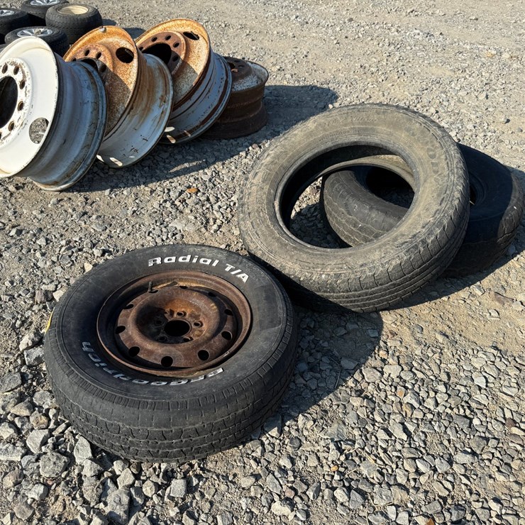 #5035 • Lot of (3) Miscellaneous Tires INV# 5035