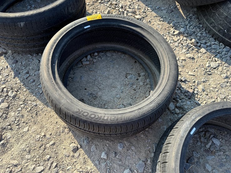 #2807-•-(1)-235/40r19-tire-inv#-2807-image-3