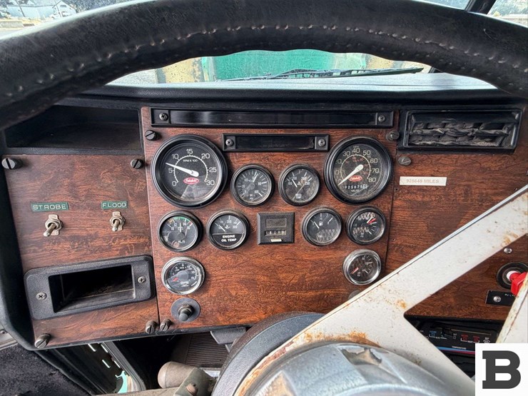 1988-peterbilt-377-image-48