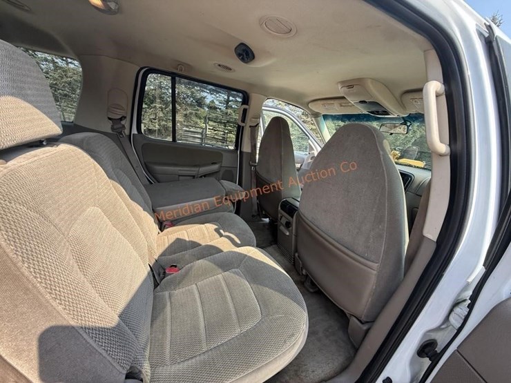 2002-ford-explorer-xlt-image-33