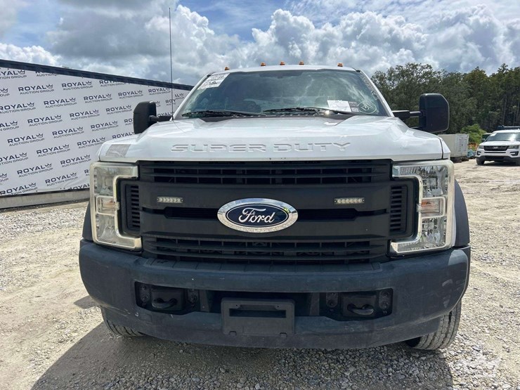 2017-ford-f550-image-28
