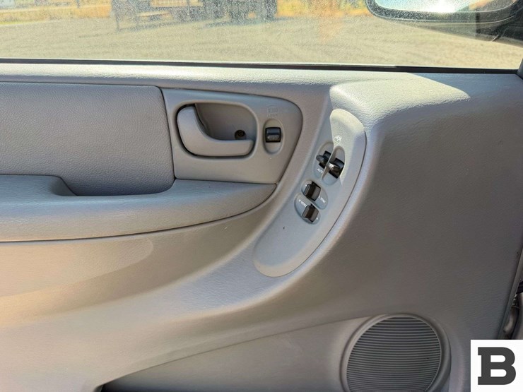 2005-dodge-grand-caravan-image-27