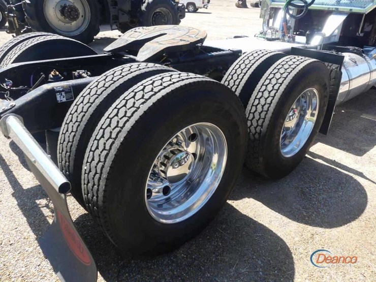 2024-peterbilt-389-image-30