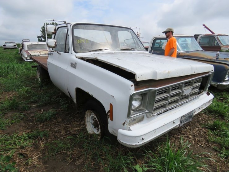 1977-chevrolet-custom-deluxe-image-1