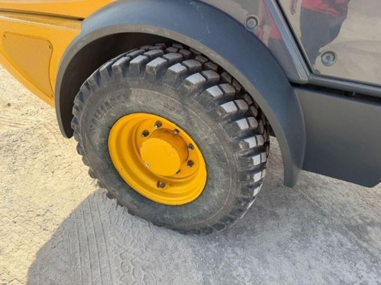 2020-deere-204l-image-33