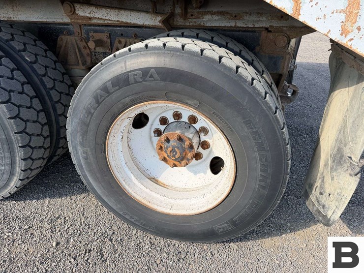 1996-freightliner-fld112-image-20