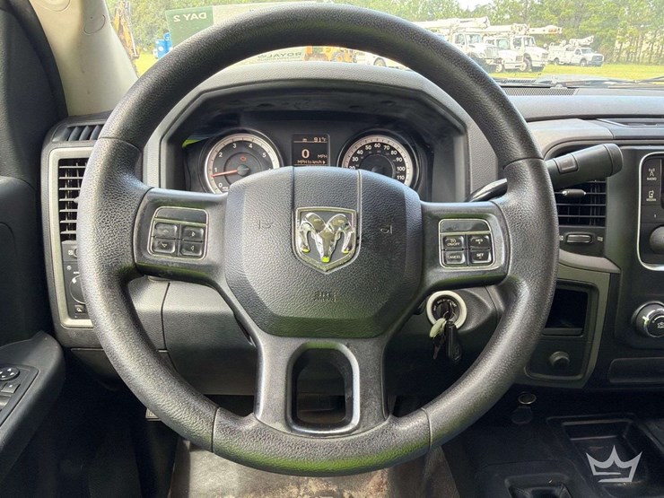 2015-dodge-3500-image-13