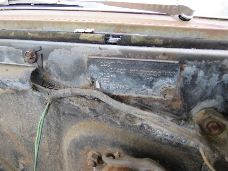 1966-chevrolet-impala-4dr-sedan-image-9