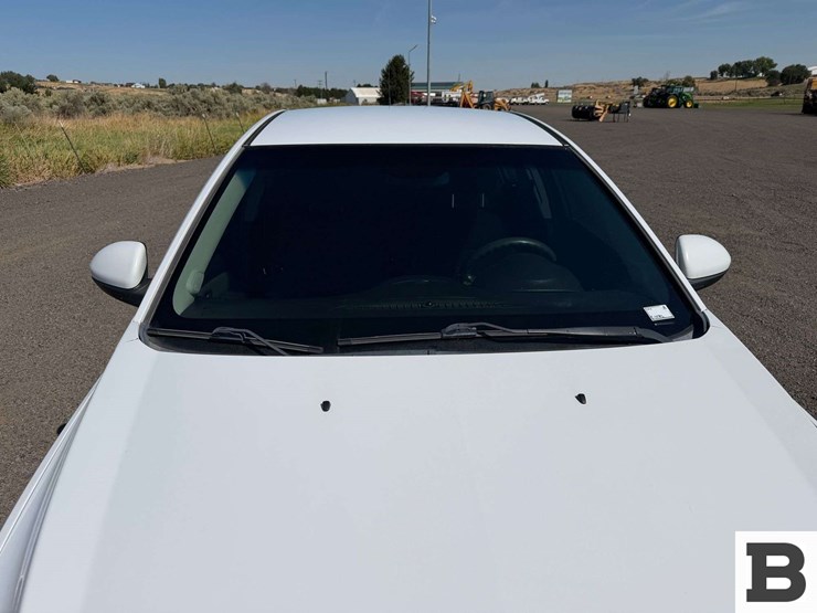 2012-chevrolet-cruze-sedan-image-9