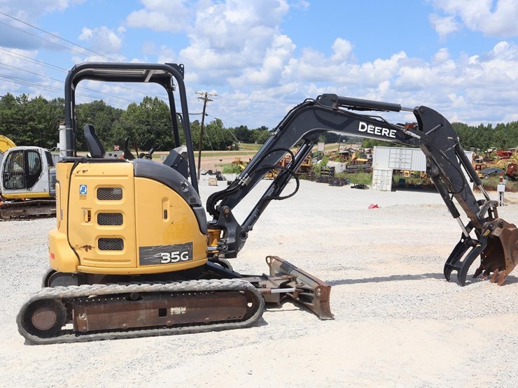 2017-deere-35g-image-6