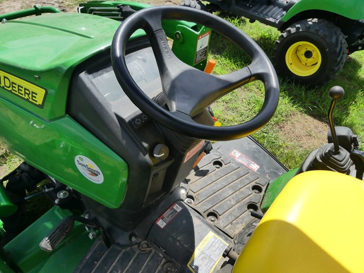 2021-john-deere-1025r-image-15