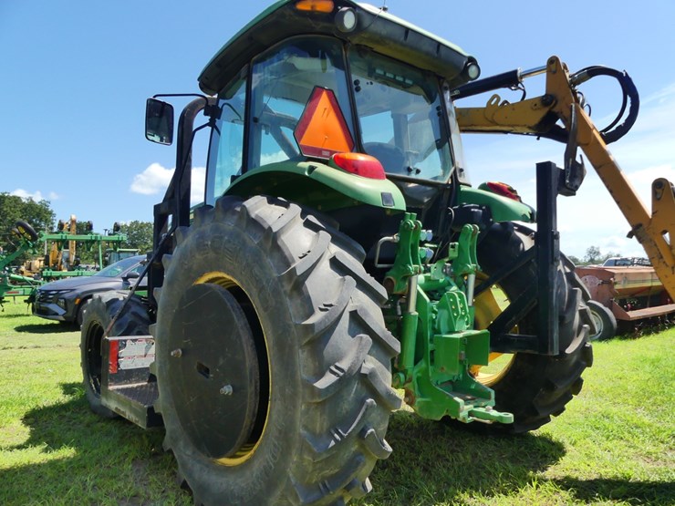 2014-john-deere-6105d-image-4
