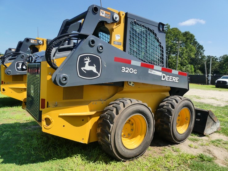 2024-deere-320g-image-3