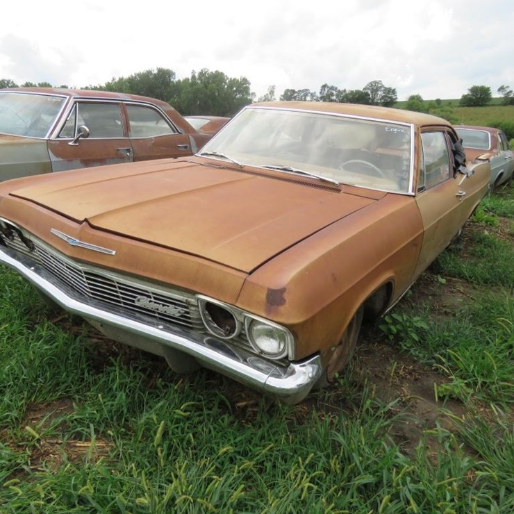 1965 Chevrolet Biscayne 2dr Sedan
