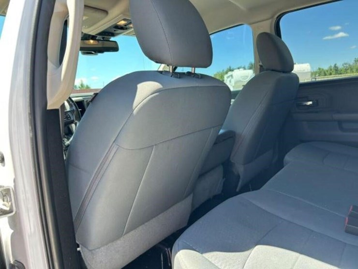 2019-ram-1500-slt-image-23
