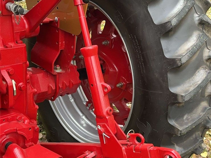 1970-1026-farmall-hydro-row-crop-golden-demonstrator-image-64