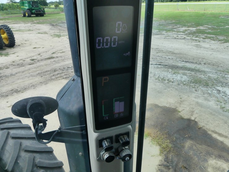 2015-john-deere-7210r-image-16