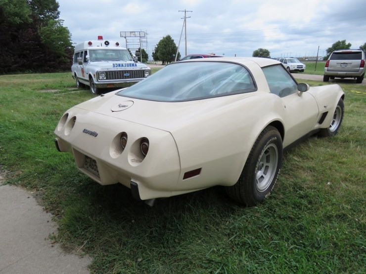 1979-chevrolet-l-82-corvette-t-top-coupe-image-10