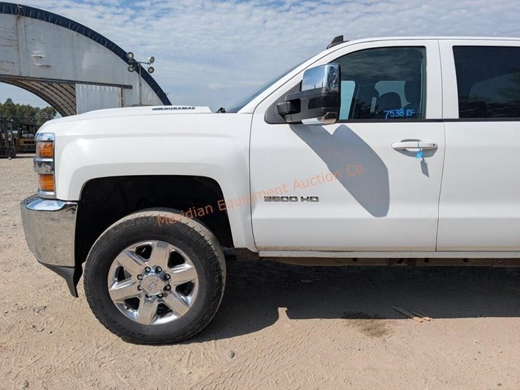 2017-chevrolet-silverado-3500-image-40