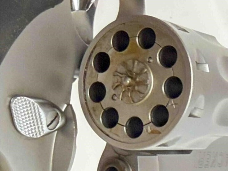 taurus-tracker-22mag-revolver-image-16