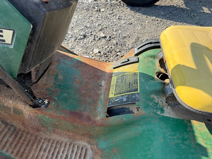 john-deere-130-image-10