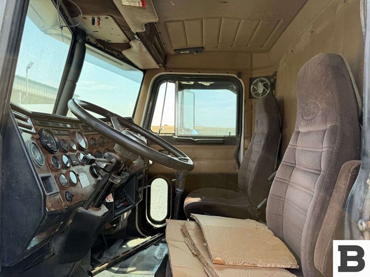 1989-peterbilt-377-image-65