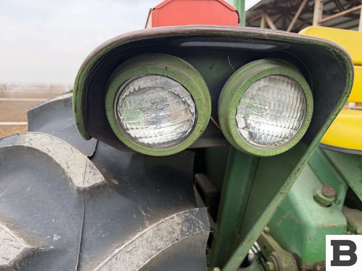 john-deere-3010-image-51