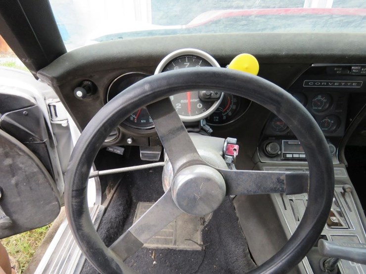 1979-chevrolet-corvette-road-track-car-image-14