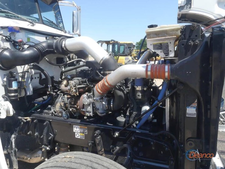 2017-peterbilt-389-image-11