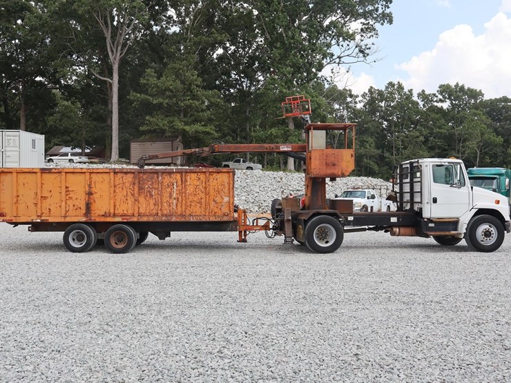 2001-freightliner-fl70-image-6