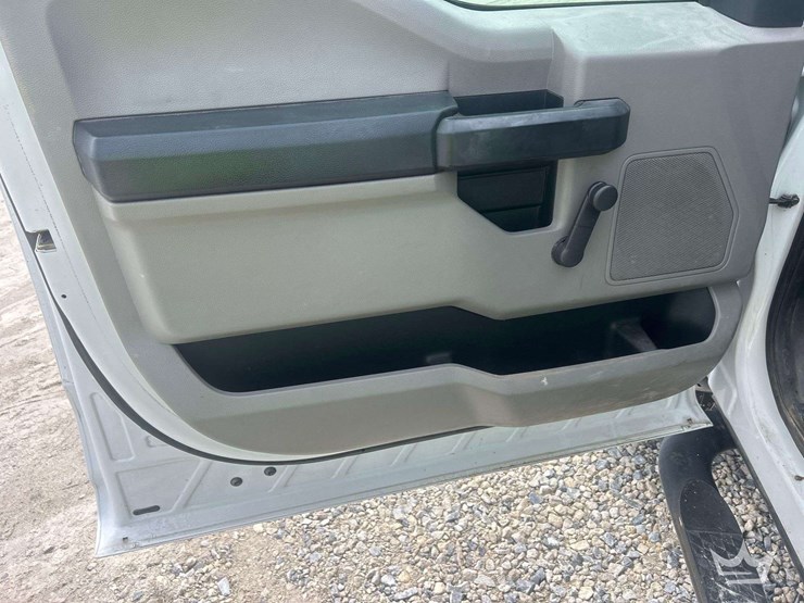 2017-ford-f550-image-14