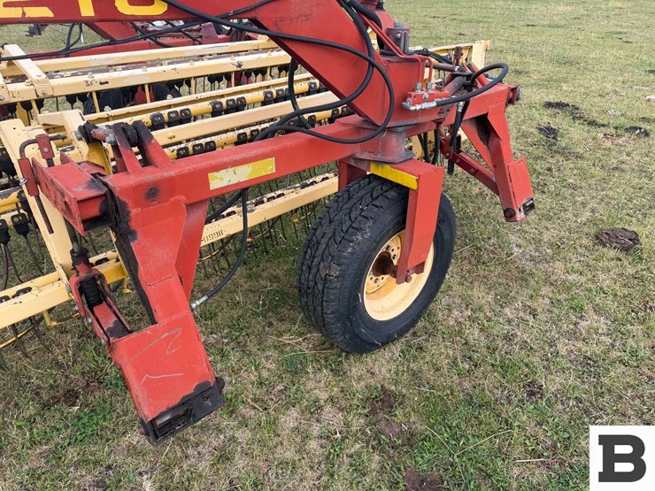 new-holland-216-image-17