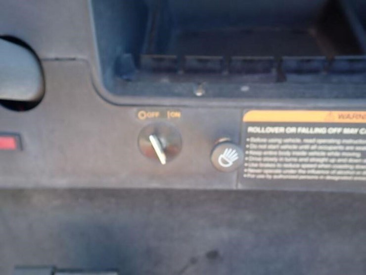 2011-club-car-precedent-4-passenger-gas-golf-cart-image-12